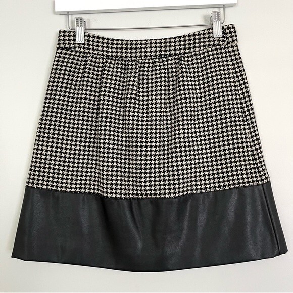 J. Crew Factory Black and White Wool Houndstooth, Faux Leather Mini Skirt, Sz 0 - Picture 5 of 9